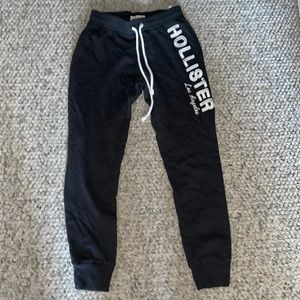 Hollister joggers